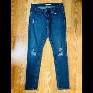 DISTRESSED LEVI’s SKINNY JEANS